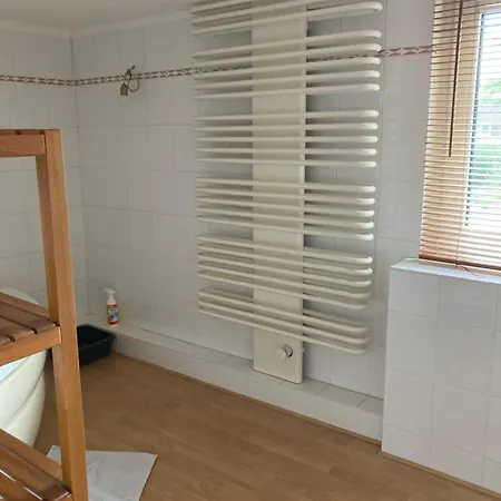 Ruhiges Ganzes Self Check-in 45 M Zwei Groses Bad Badewanne Kochnische