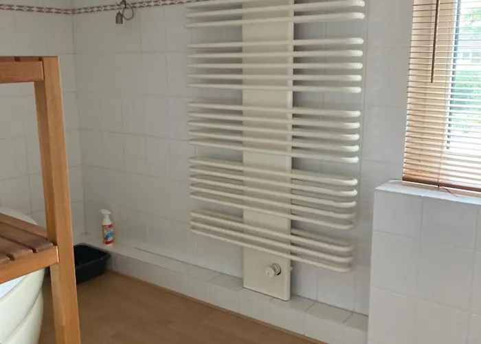 Ruhiges Ganzes Self Check-in 45 M Zwei Groses Bad Badewanne Kochnische